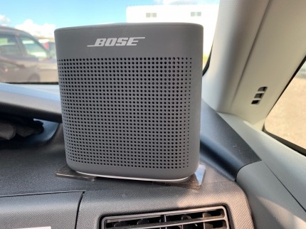 BOSE_SoundLink_Color_Bluetooth_speaker_II_車内設置